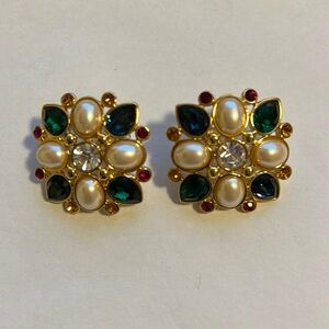 Unsigned gold tone earrings - post - Christmas / Holiday - (#0764)